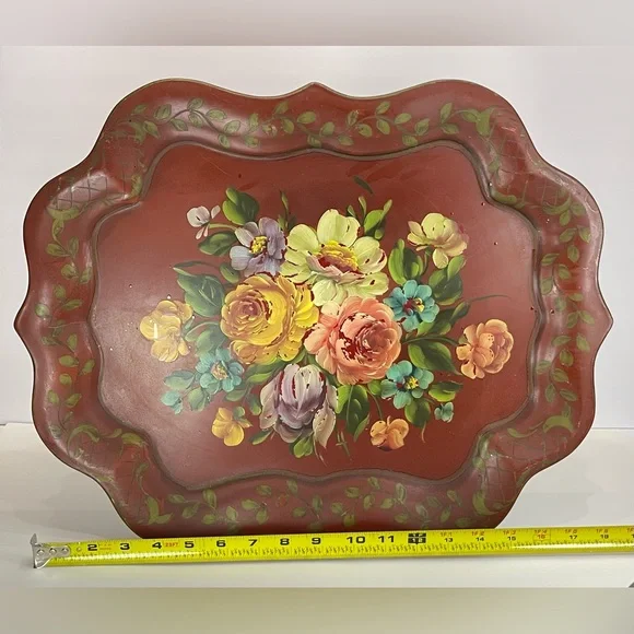 Vintage red metal hand painted toleware serving tray - Picture 13 of 16